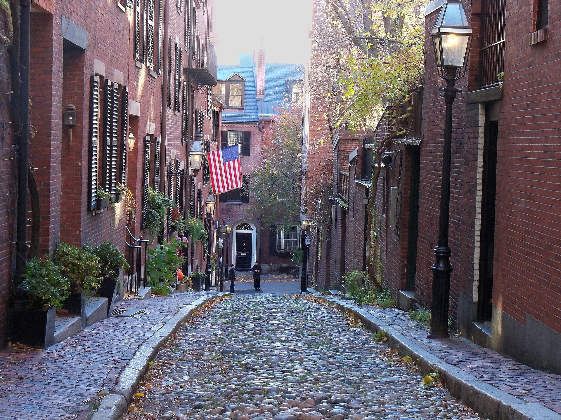 Cobblestone Acorn Street in Beacon Hill, one of the most photographed places to visit in Boston