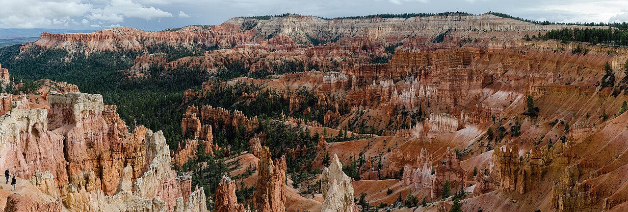 Orange hoodoos in the amphitheater at Bryce Canyon National Park