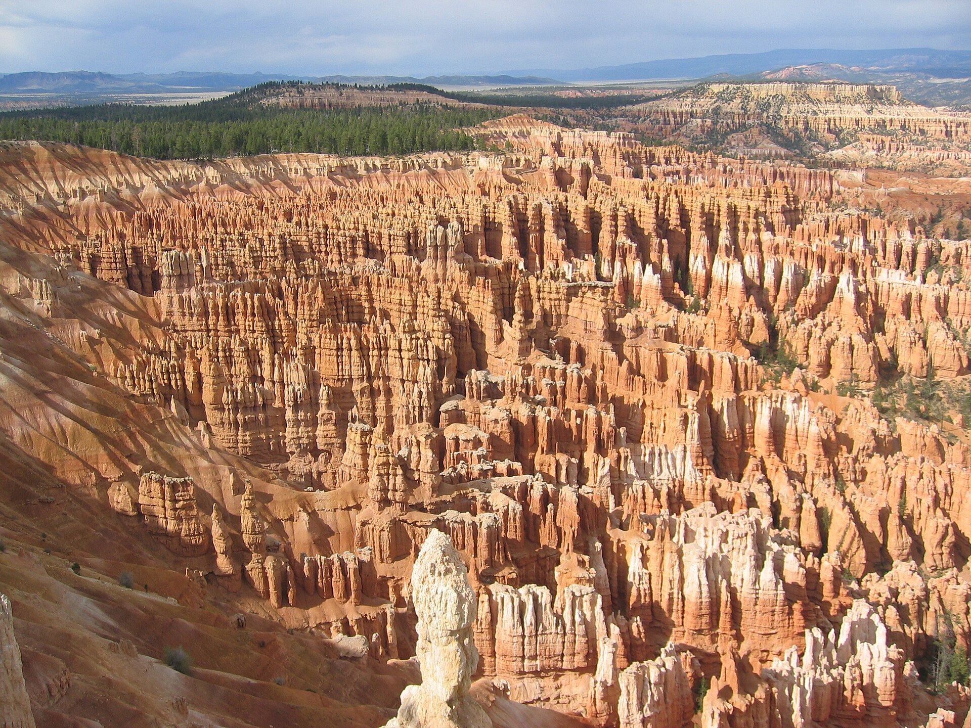 Hoodoo trail in Bryce Canyon