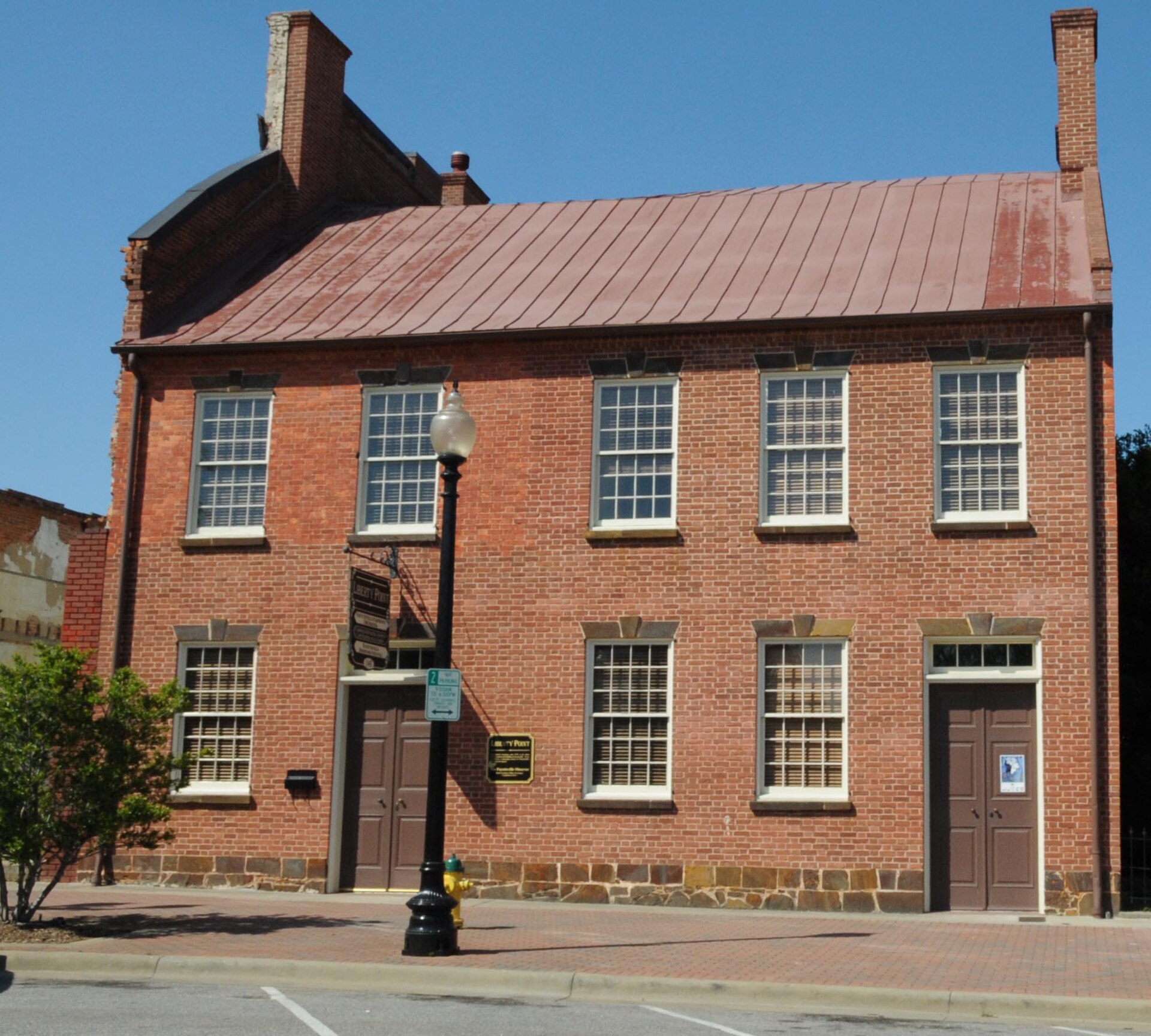Historic downtown Fayetteville NC, a good area to stay for sightseeing, restaurants and nightlife